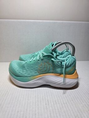 Women’s Size 6 B Topo Atmos Green/Orange W069
